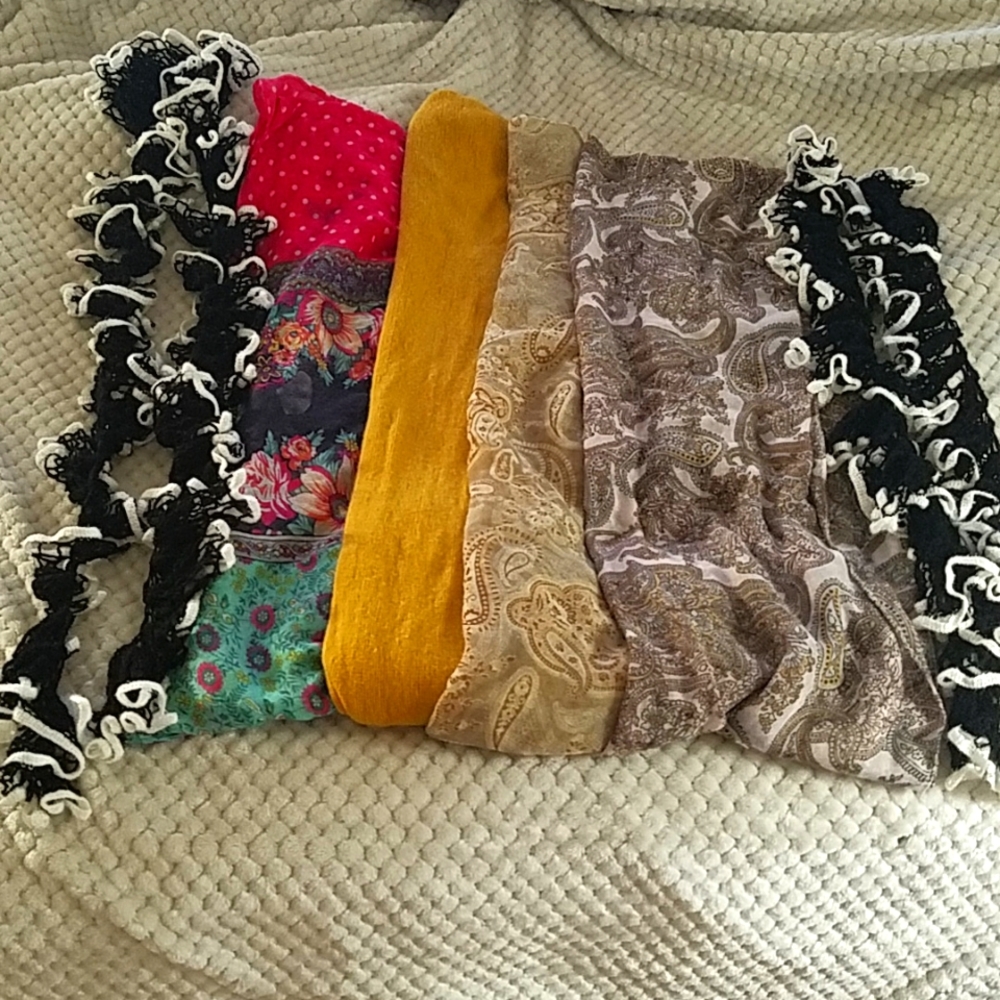 6 scarves, 4 infinity, 2 black & white handmade used good condition